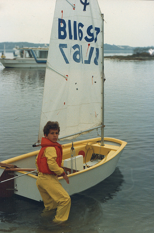 Bruno Fontes aos 8 anos no Optimist em Florianópolis (1988) — onde tudo começou